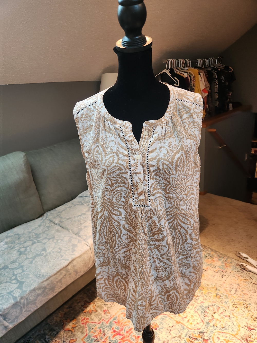 LOFT Beige and White Paisley Sleeveless Split-Neck Knit Top Large